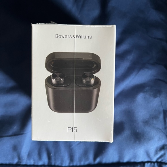 Bowers and Wilkins Bluetooth wireless in ear headphone brand new - Picture 4 of 4